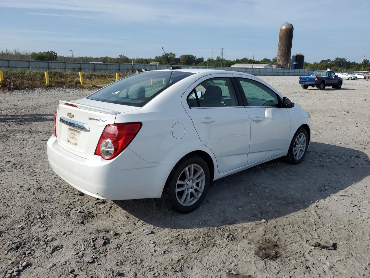 Photo 2 VIN: 1G1JC5SH8F4175912 - CHEVROLET SONIC 