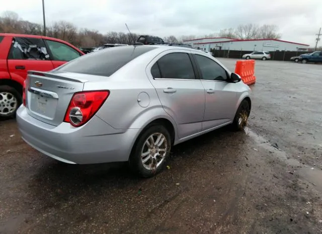 Photo 3 VIN: 1G1JC5SH8F4220430 - CHEVROLET SONIC 