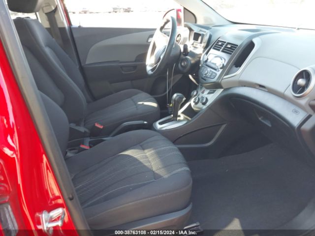 Photo 4 VIN: 1G1JC5SH9F4180066 - CHEVROLET SONIC 