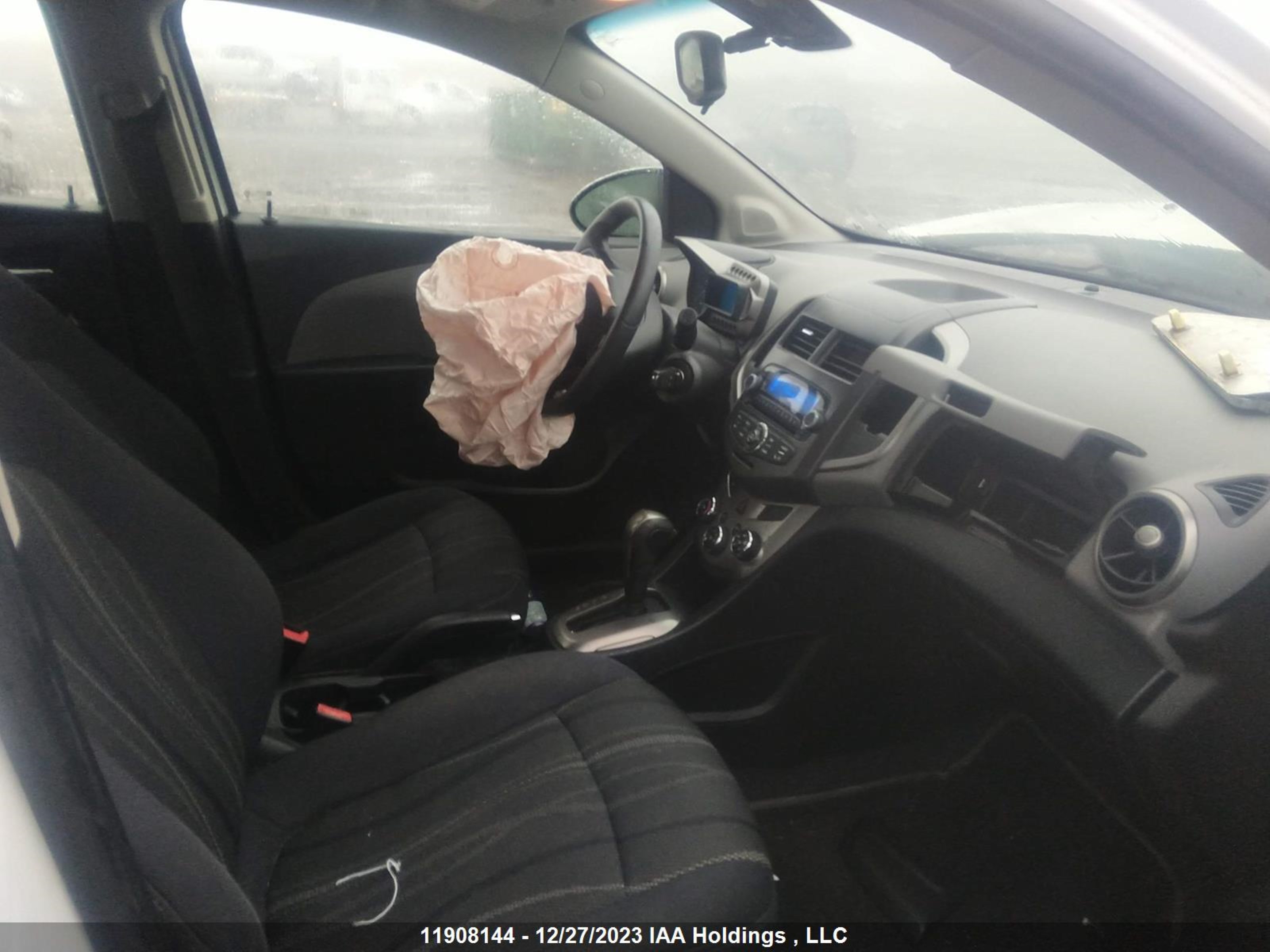 Photo 4 VIN: 1G1JC6EH8D4222807 - CHEVROLET SONIC 