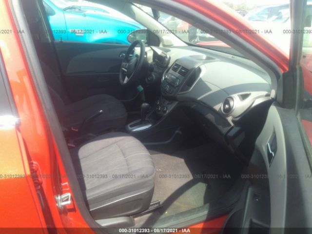 Photo 4 VIN: 1G1JC6SB5D4137424 - CHEVROLET SONIC 