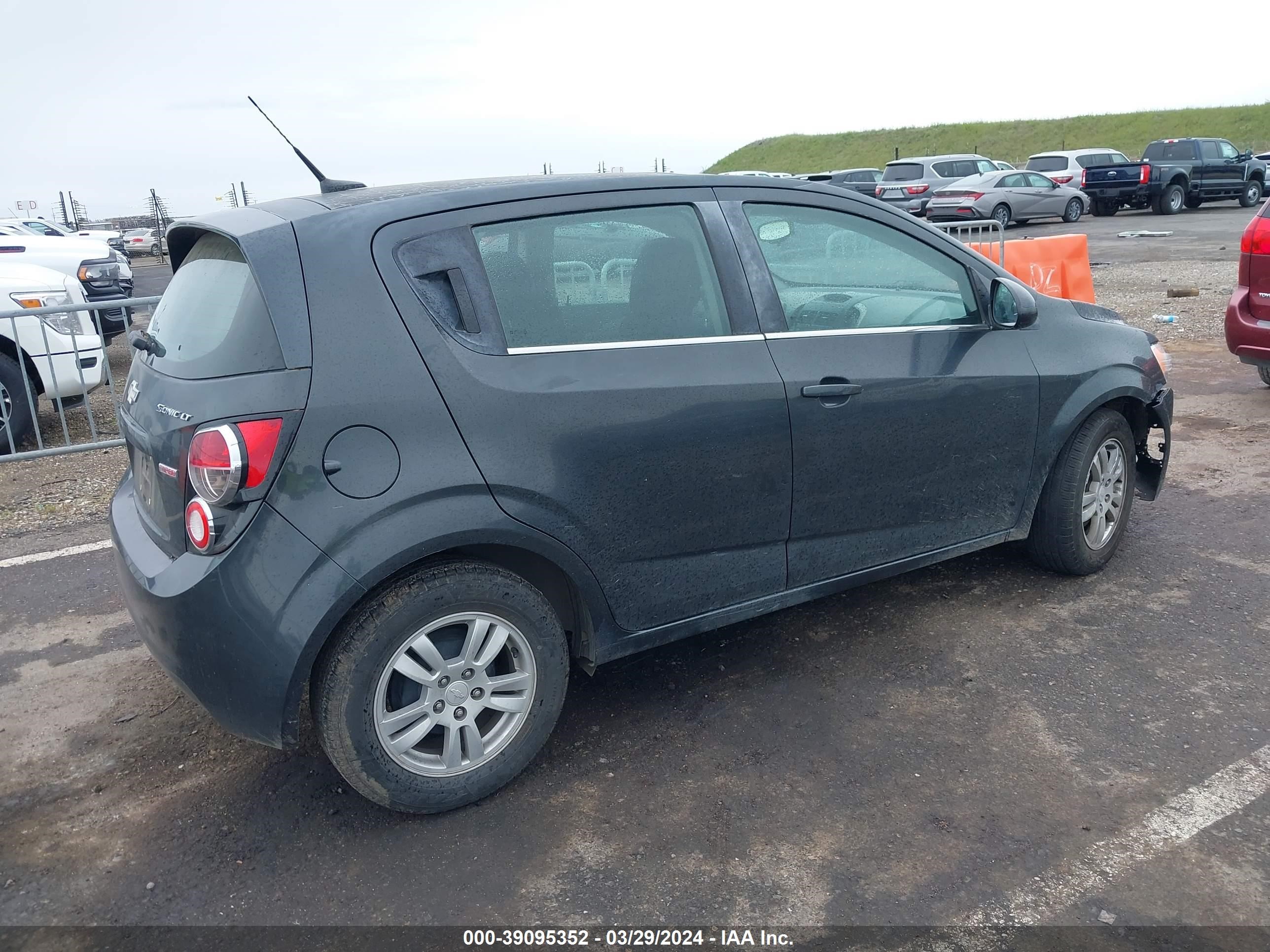 Photo 3 VIN: 1G1JC6SB5E4134069 - CHEVROLET SONIC 