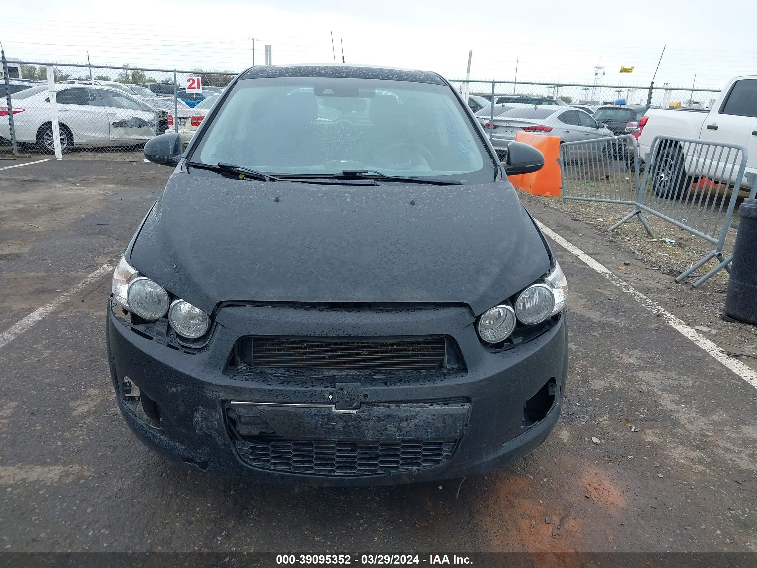 Photo 5 VIN: 1G1JC6SB5E4134069 - CHEVROLET SONIC 