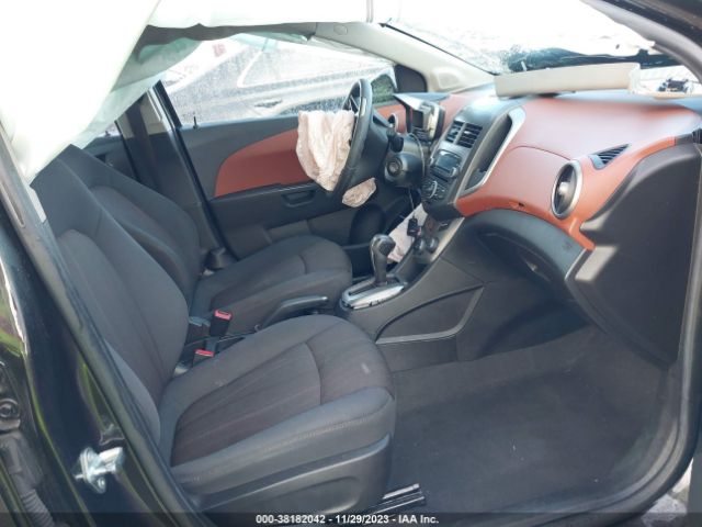 Photo 4 VIN: 1G1JC6SB6F4152551 - CHEVROLET SONIC 