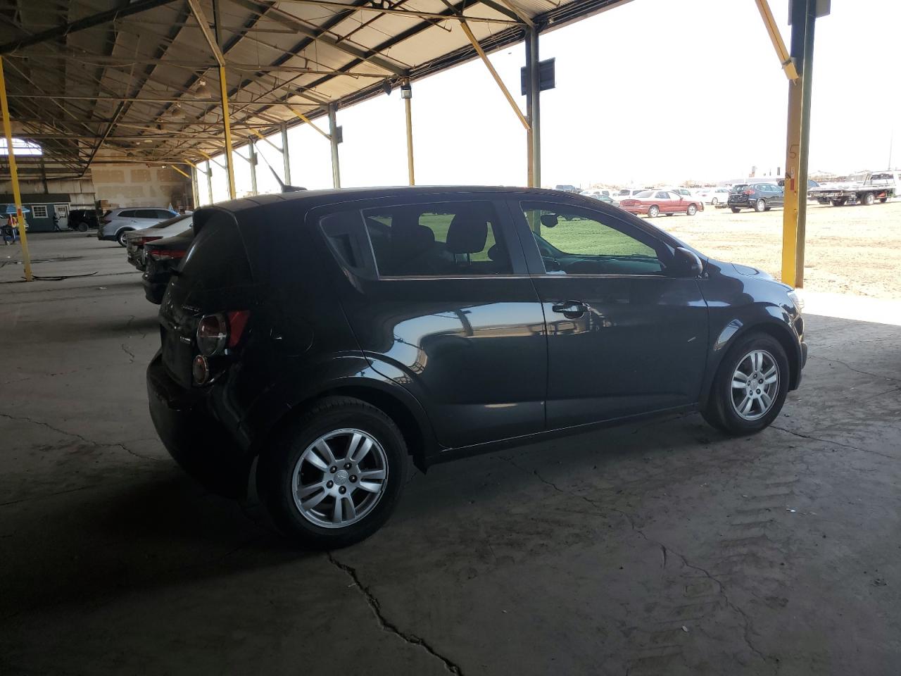 Photo 2 VIN: 1G1JC6SB7D4119457 - CHEVROLET SONIC 