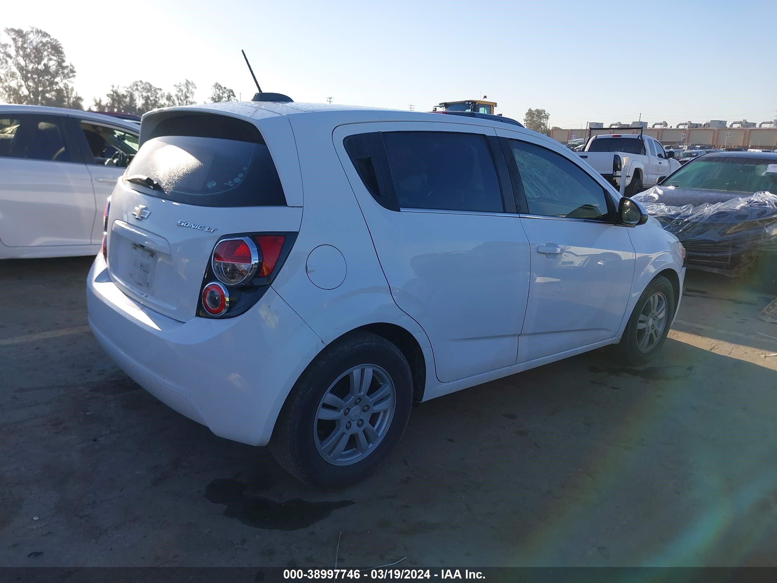 Photo 3 VIN: 1G1JC6SG5F4207681 - CHEVROLET SONIC 