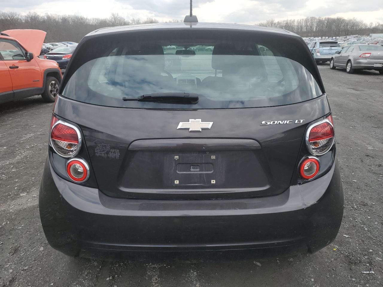 Photo 5 VIN: 1G1JC6SGXF4102991 - CHEVROLET SONIC 