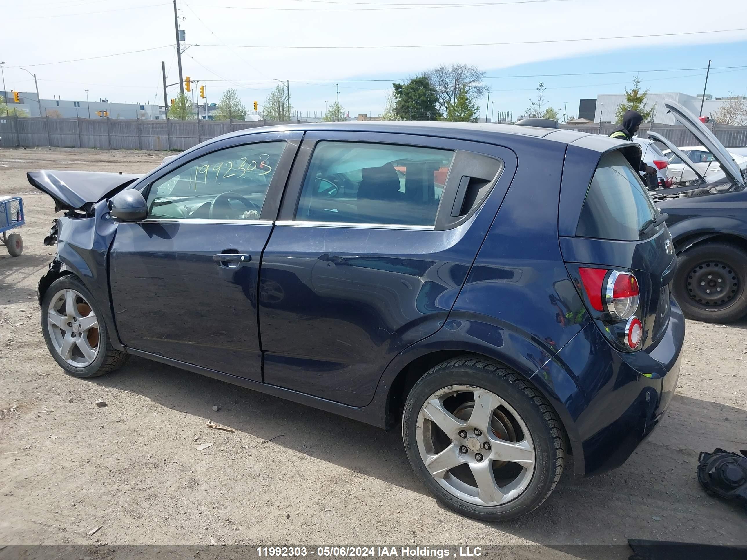 Photo 14 VIN: 1G1JC6SH0F4143543 - CHEVROLET SONIC 