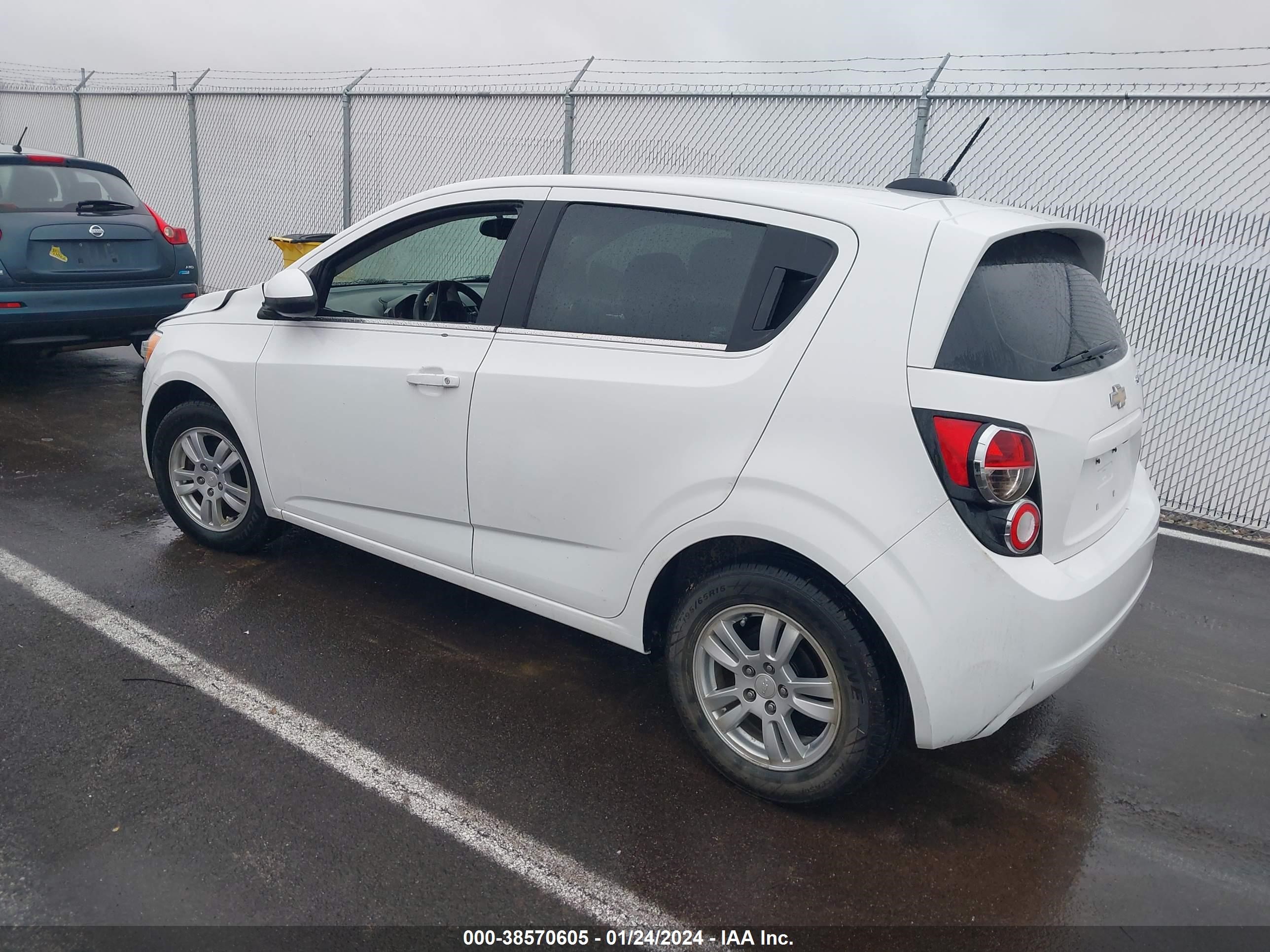 Photo 2 VIN: 1G1JC6SH0F4168202 - CHEVROLET SONIC 