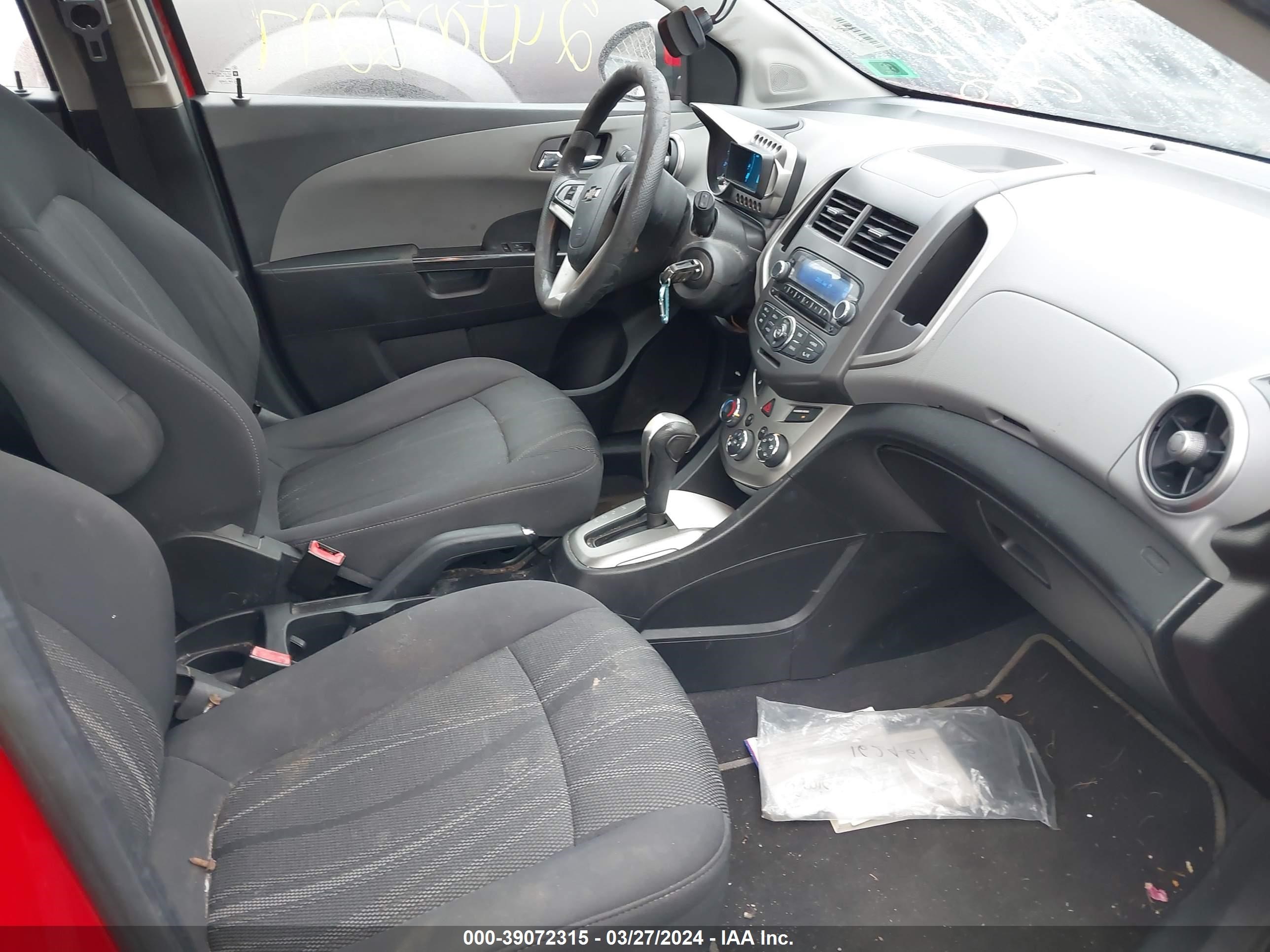 Photo 4 VIN: 1G1JC6SH1C4162467 - CHEVROLET SONIC 