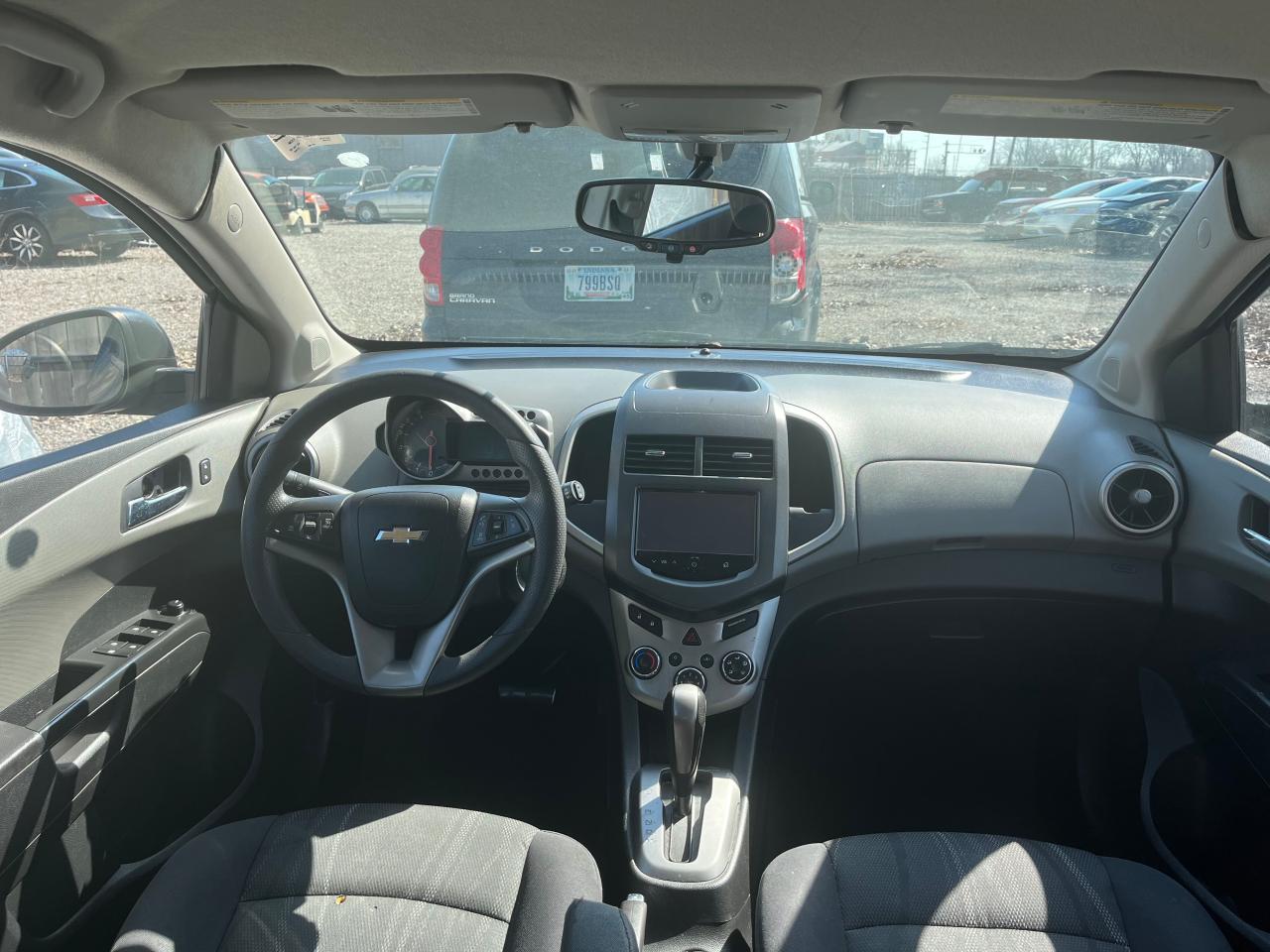 Photo 8 VIN: 1G1JC6SH1F4165387 - CHEVROLET SONIC LT 