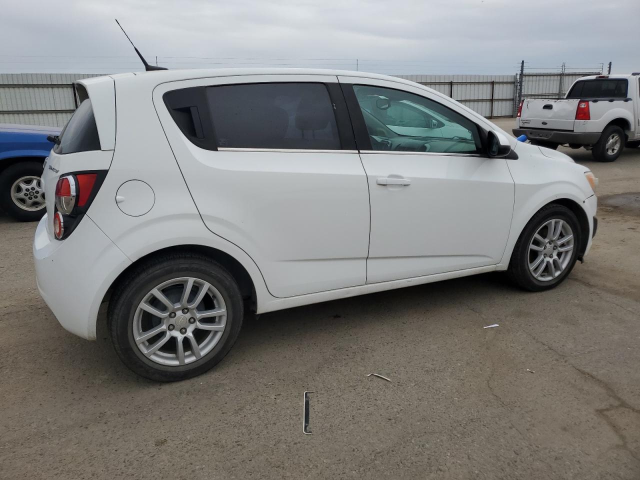 Photo 2 VIN: 1G1JC6SH2C4212504 - CHEVROLET SONIC 