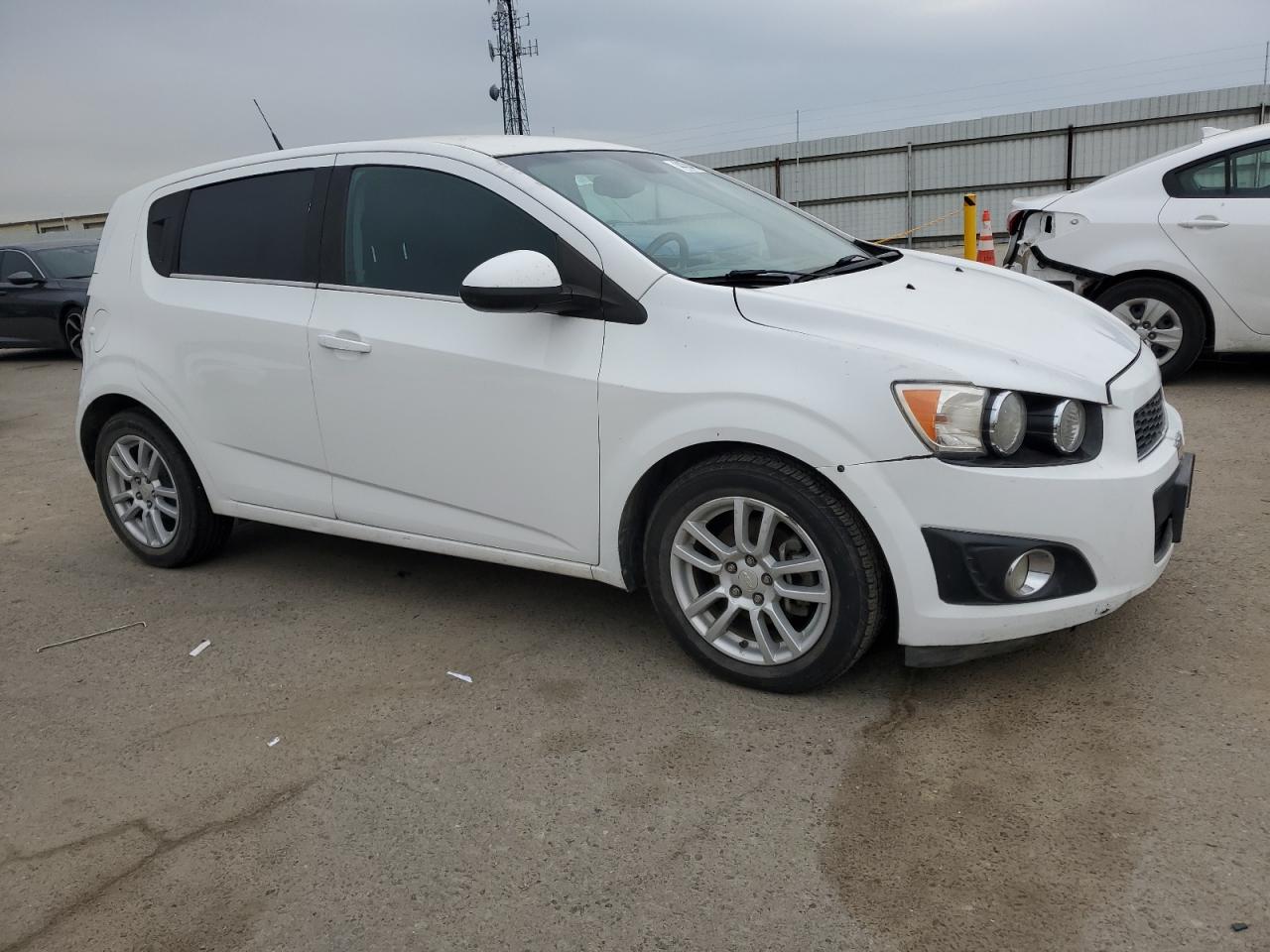 Photo 3 VIN: 1G1JC6SH2C4212504 - CHEVROLET SONIC 