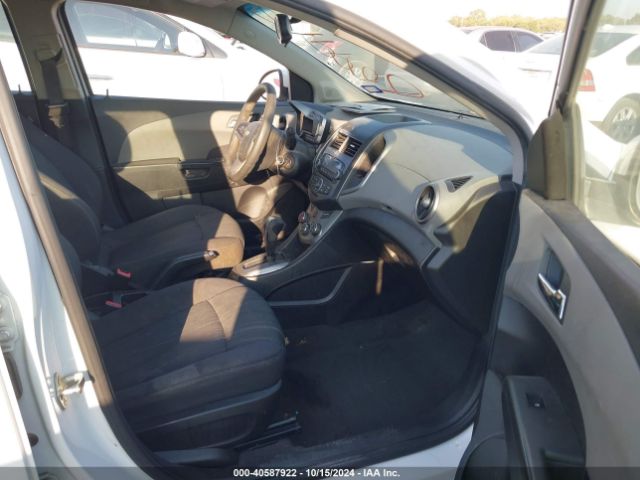 Photo 4 VIN: 1G1JC6SH3F4107684 - CHEVROLET SONIC 