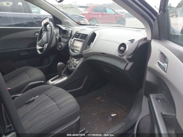 Photo 4 VIN: 1G1JC6SH3F4175256 - CHEVROLET SONIC 