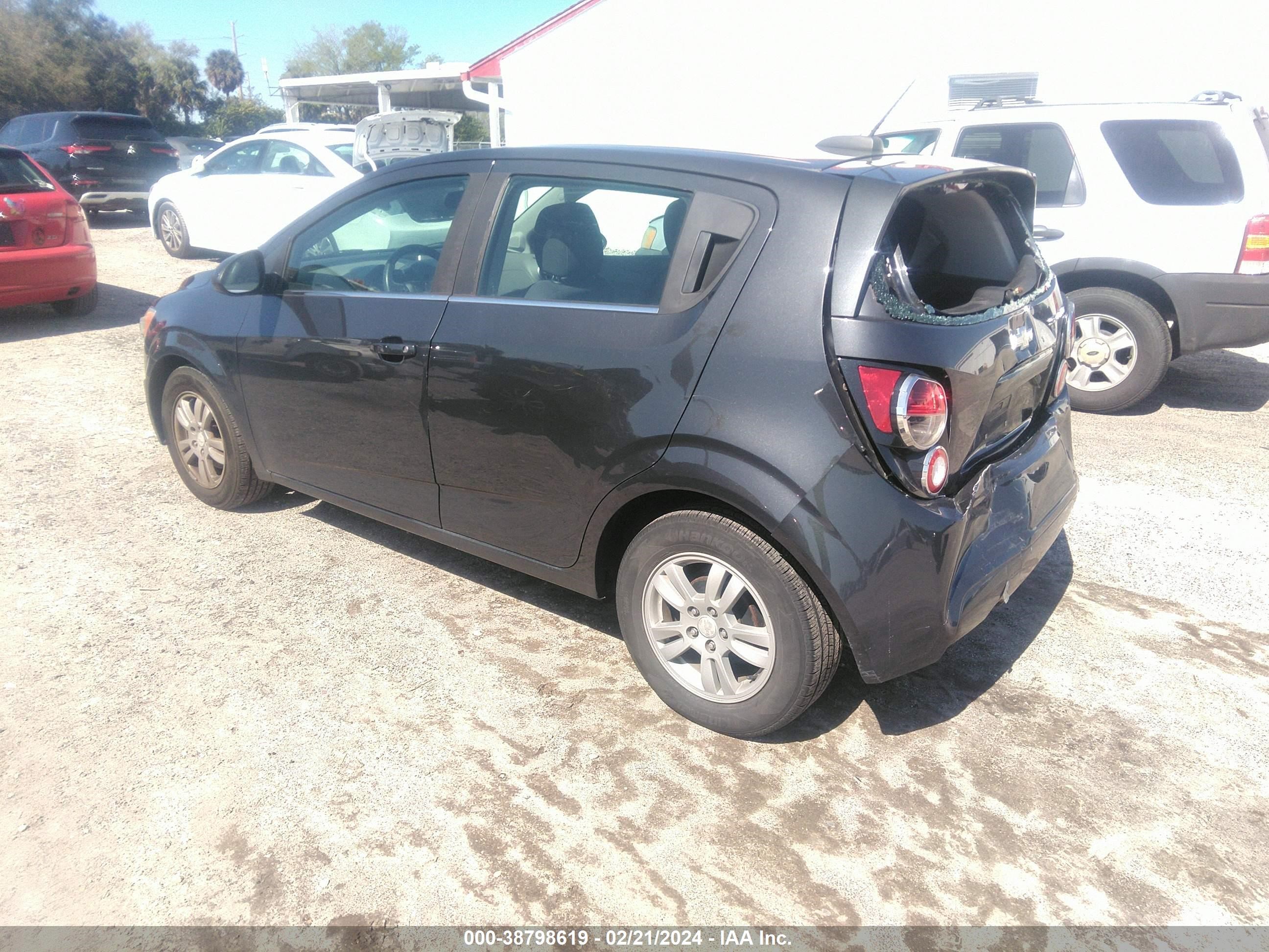 Photo 2 VIN: 1G1JC6SH4F4109217 - CHEVROLET SONIC 