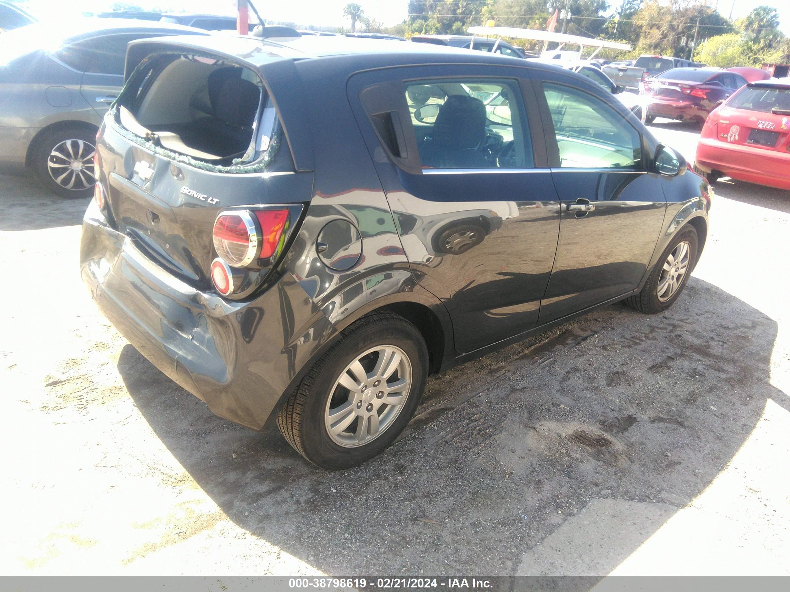 Photo 3 VIN: 1G1JC6SH4F4109217 - CHEVROLET SONIC 