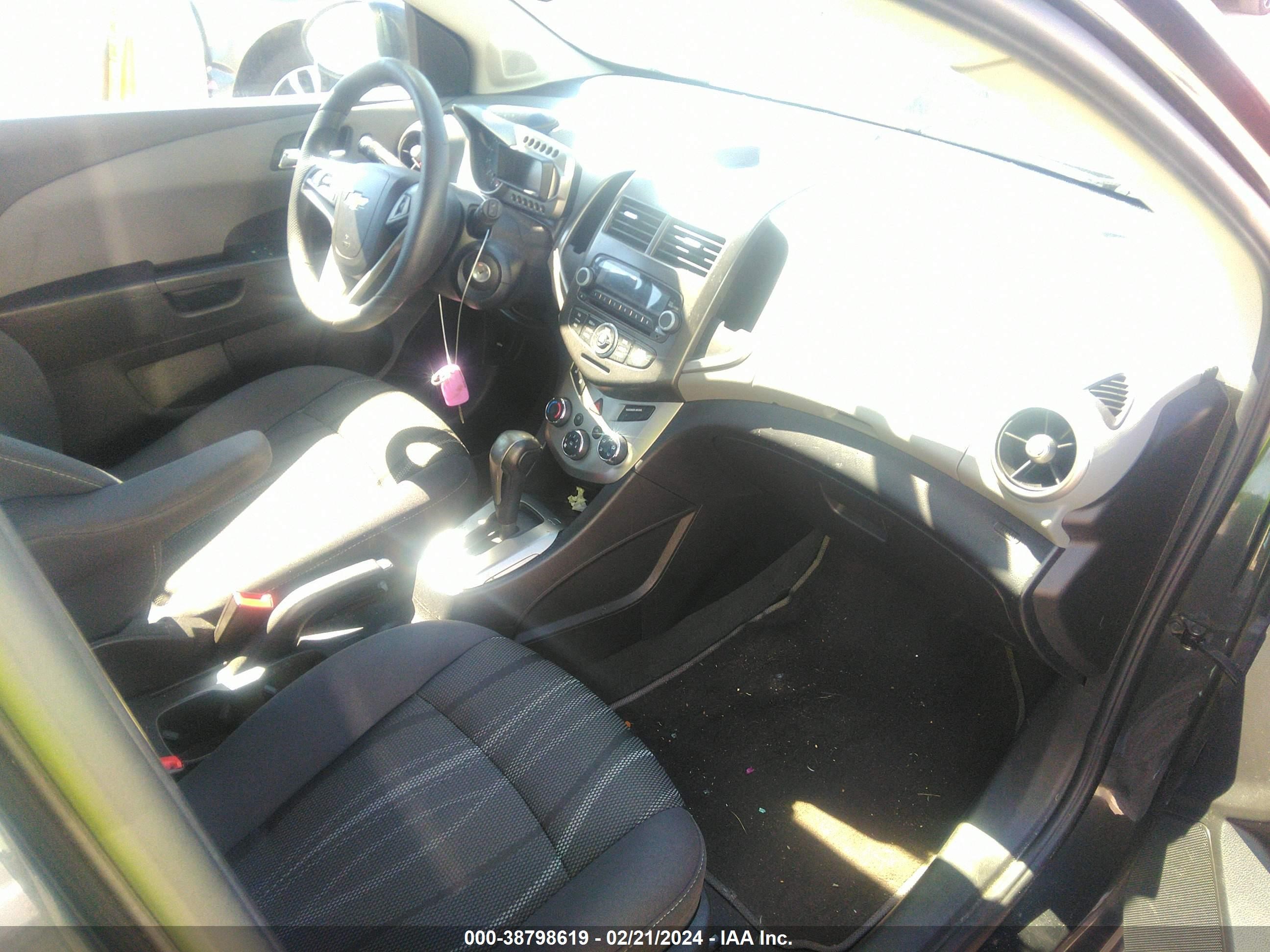 Photo 4 VIN: 1G1JC6SH4F4109217 - CHEVROLET SONIC 