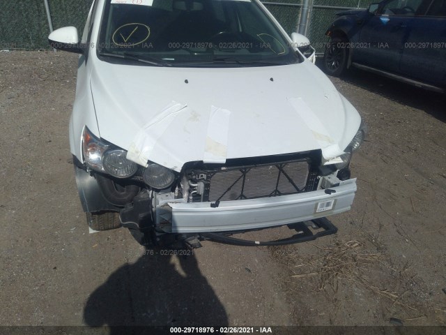 Photo 5 VIN: 1G1JC6SH5F4175713 - CHEVROLET SONIC 