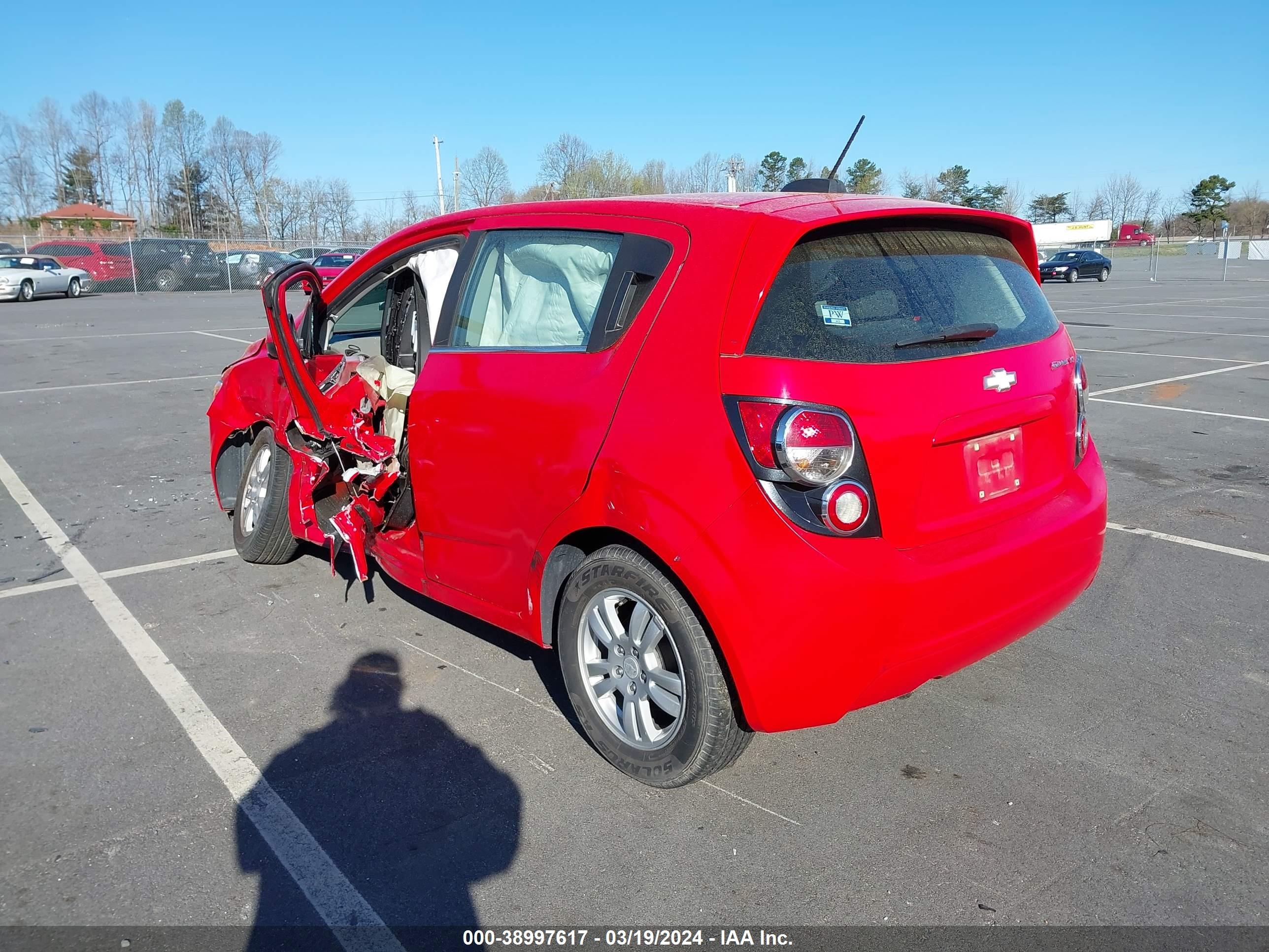 Photo 2 VIN: 1G1JC6SH5G4134287 - CHEVROLET SONIC 