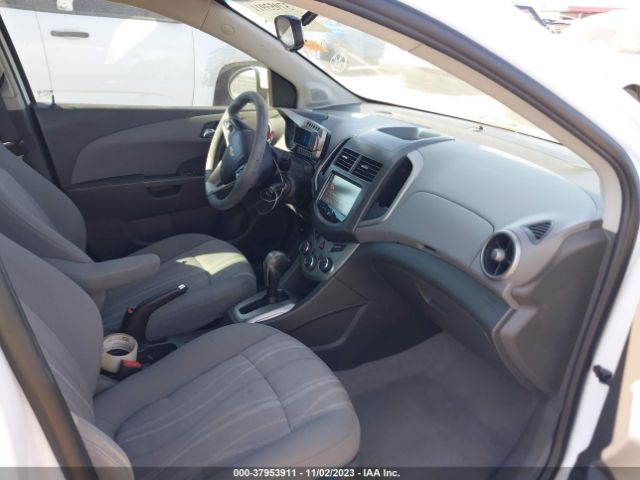 Photo 4 VIN: 1G1JC6SH6F4101717 - CHEVROLET SONIC 