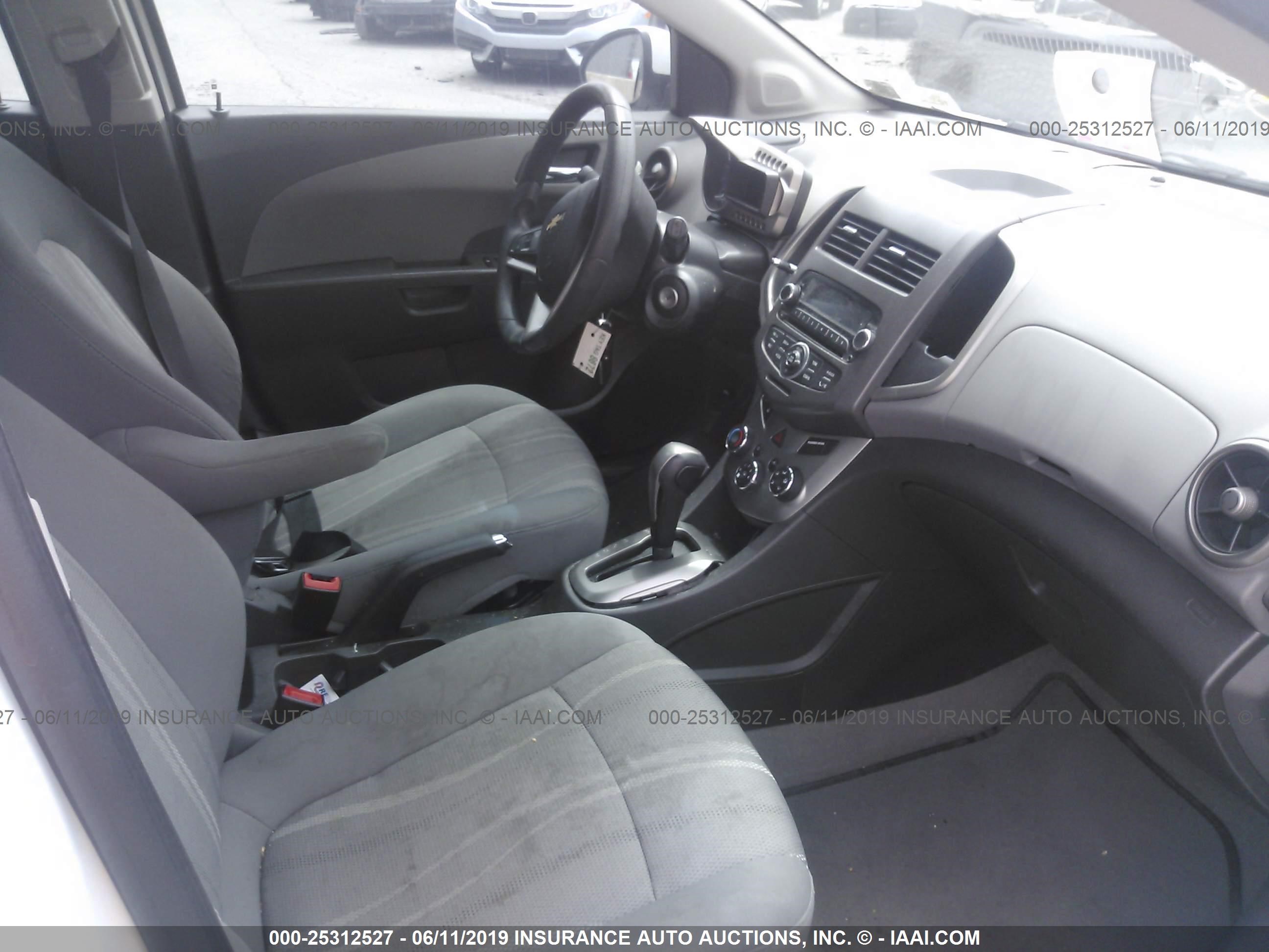 Photo 4 VIN: 1G1JC6SH7C4146628 - CHEVROLET SONIC 