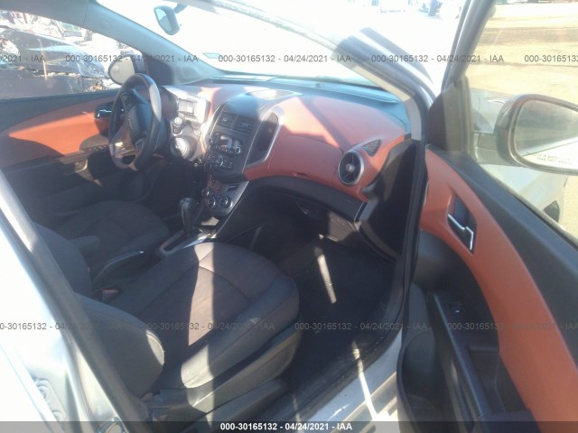 Photo 4 VIN: 1G1JC6SH7E4106214 - CHEVROLET SONIC 