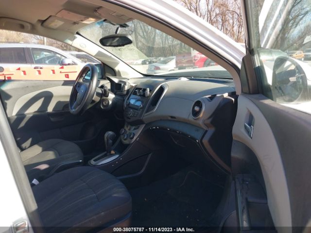 Photo 4 VIN: 1G1JC6SH7E4142243 - CHEVROLET SONIC 