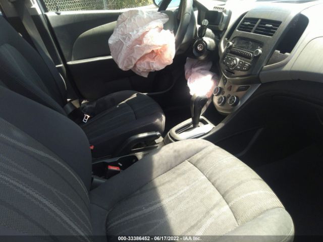 Photo 4 VIN: 1G1JC6SH7F4184039 - CHEVROLET SONIC 