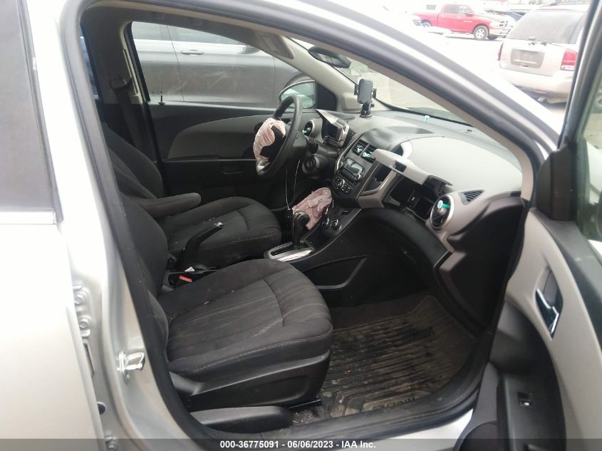 Photo 4 VIN: 1G1JC6SH7F4214396 - CHEVROLET SONIC 