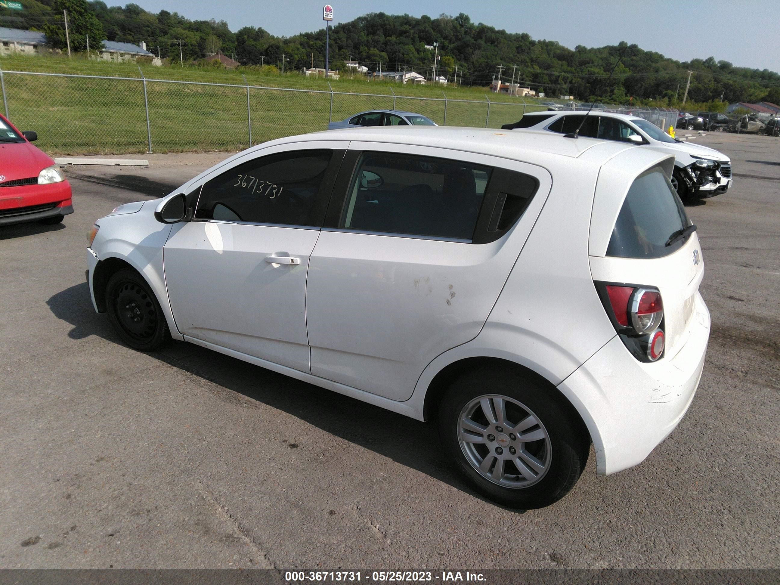 Photo 2 VIN: 1G1JC6SH8C4166418 - CHEVROLET SONIC 