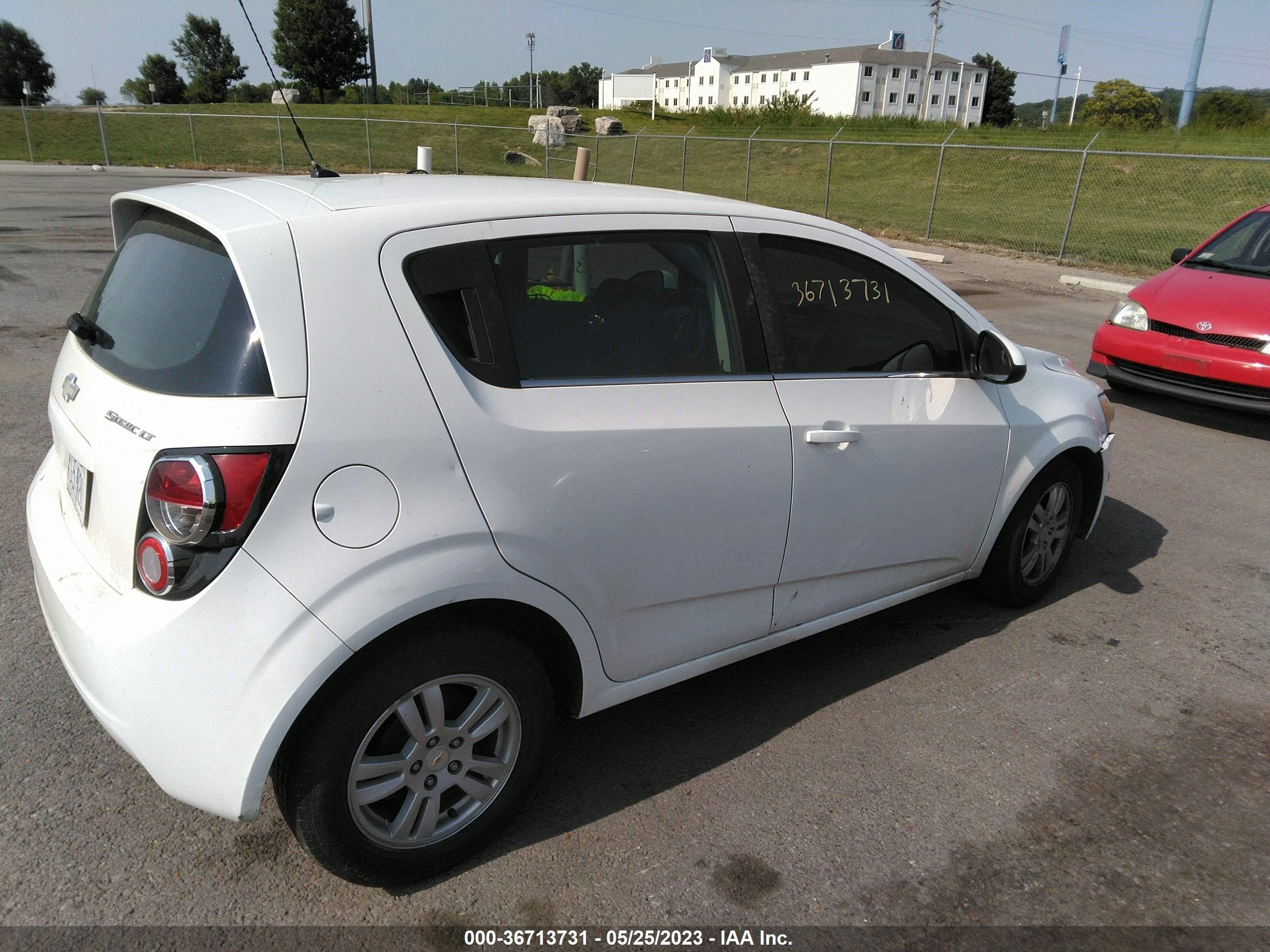 Photo 3 VIN: 1G1JC6SH8C4166418 - CHEVROLET SONIC 