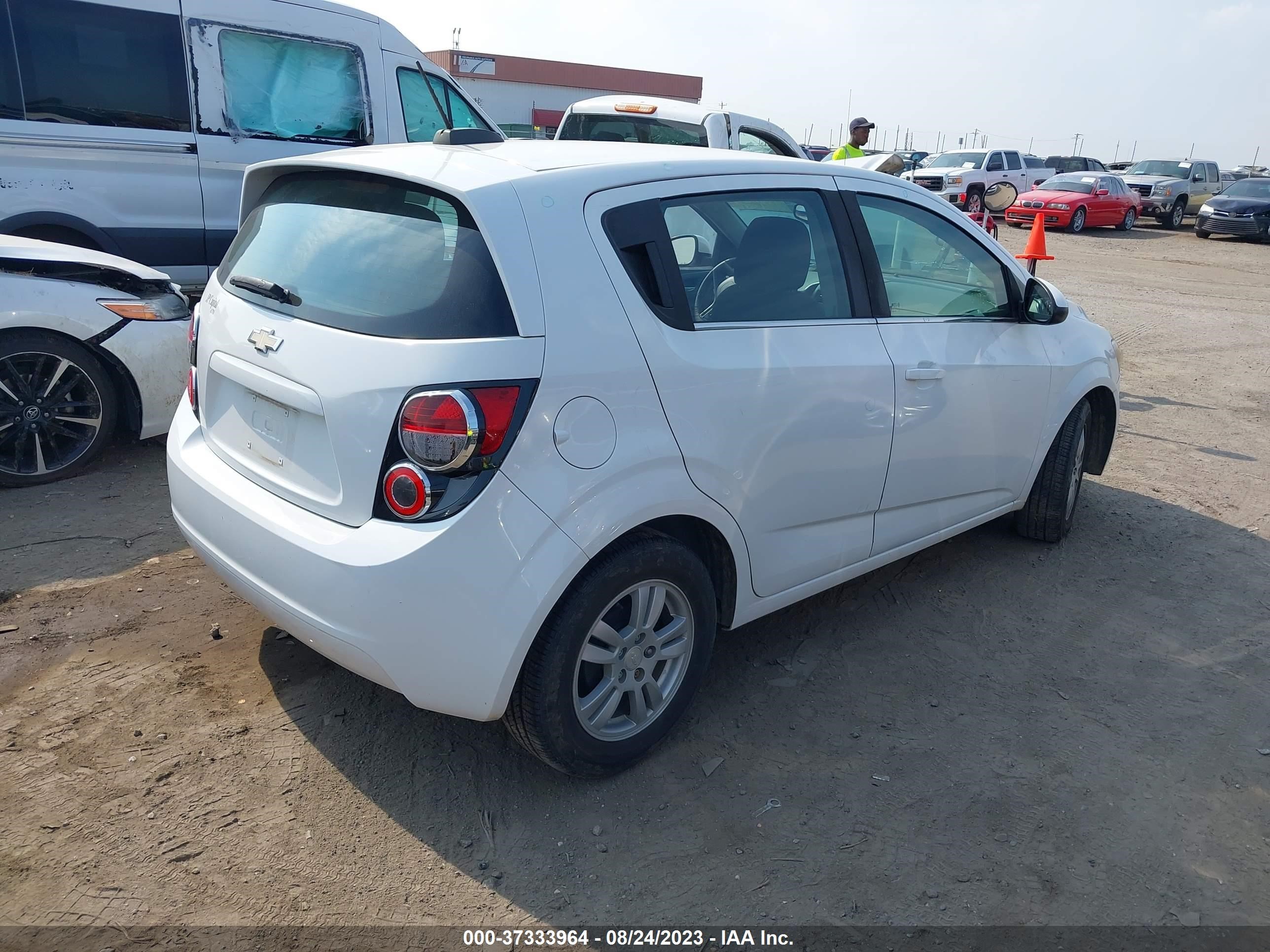 Photo 3 VIN: 1G1JC6SH8F4134945 - CHEVROLET SONIC 