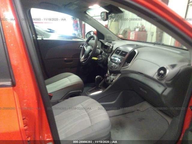 Photo 4 VIN: 1G1JC6SH9C4107135 - CHEVROLET SONIC 