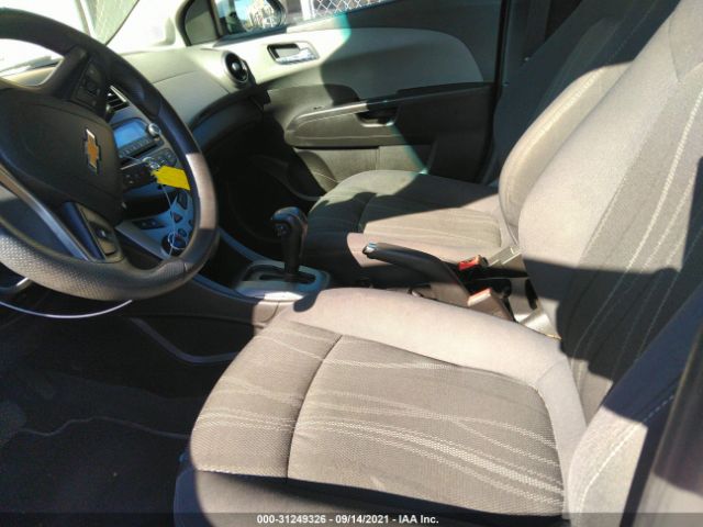 Photo 4 VIN: 1G1JC6SH9D4182984 - CHEVROLET SONIC 