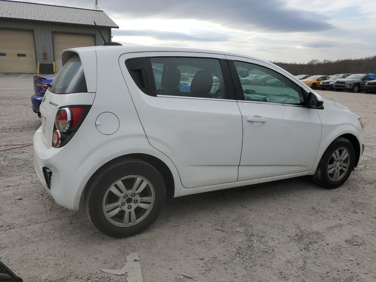 Photo 2 VIN: 1G1JC6SH9F4154539 - CHEVROLET SONIC 