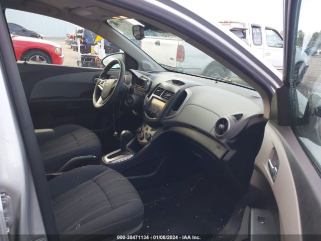 Photo 4 VIN: 1G1JC6SH9F4220538 - CHEVROLET SONIC 