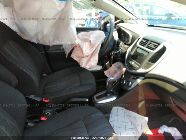 Photo 4 VIN: 1G1JD5SG0J4100439 - CHEVROLET SONIC 