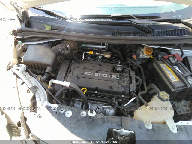 Photo 9 VIN: 1G1JD5SG0J4100439 - CHEVROLET SONIC 