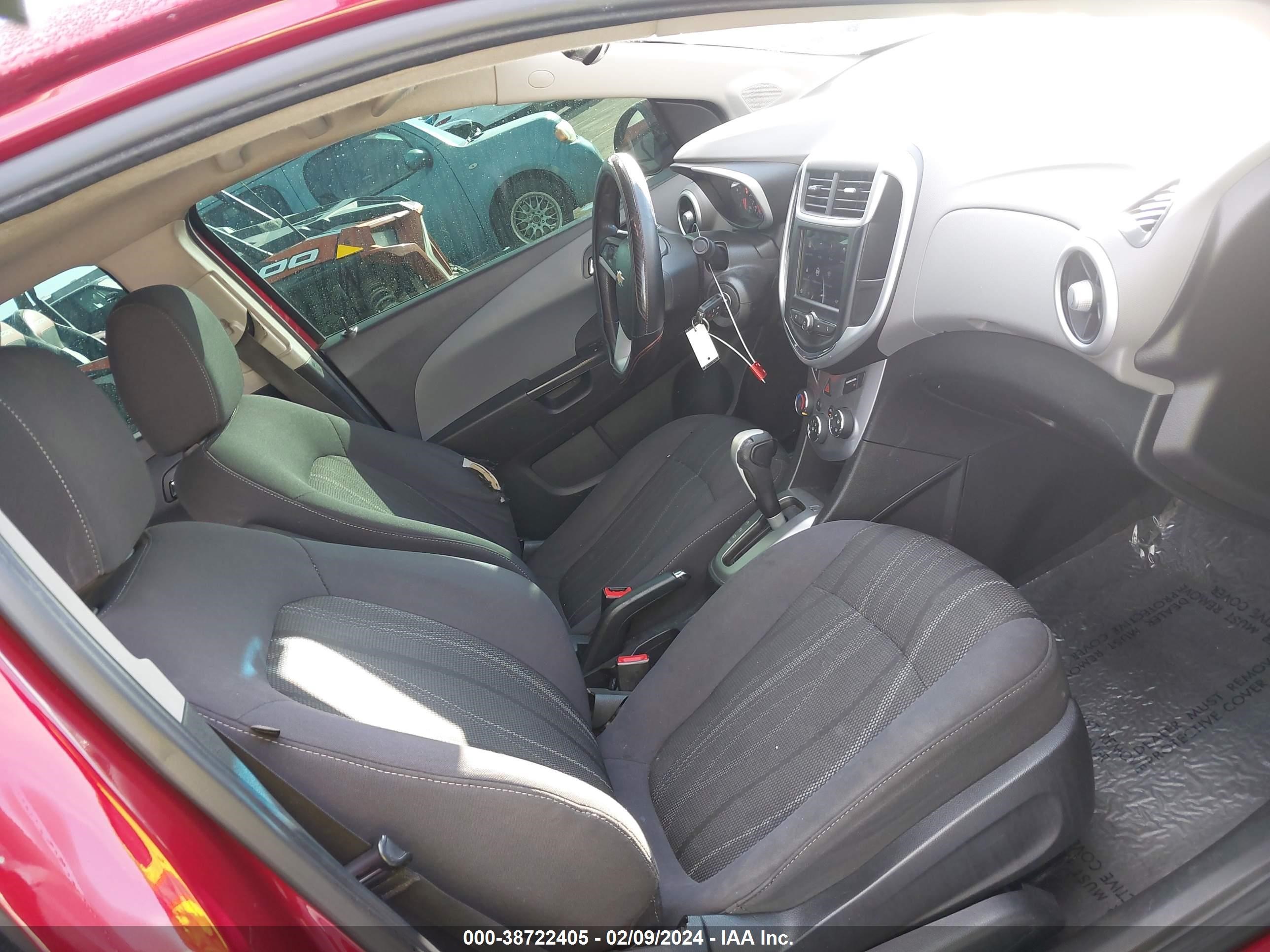 Photo 4 VIN: 1G1JD5SH7J4117652 - CHEVROLET SONIC 