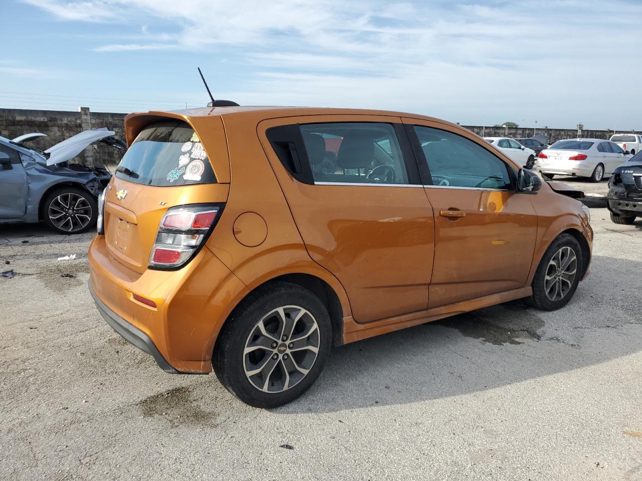 Photo 2 VIN: 1G1JD6SB3H4109706 - CHEVROLET SONIC 