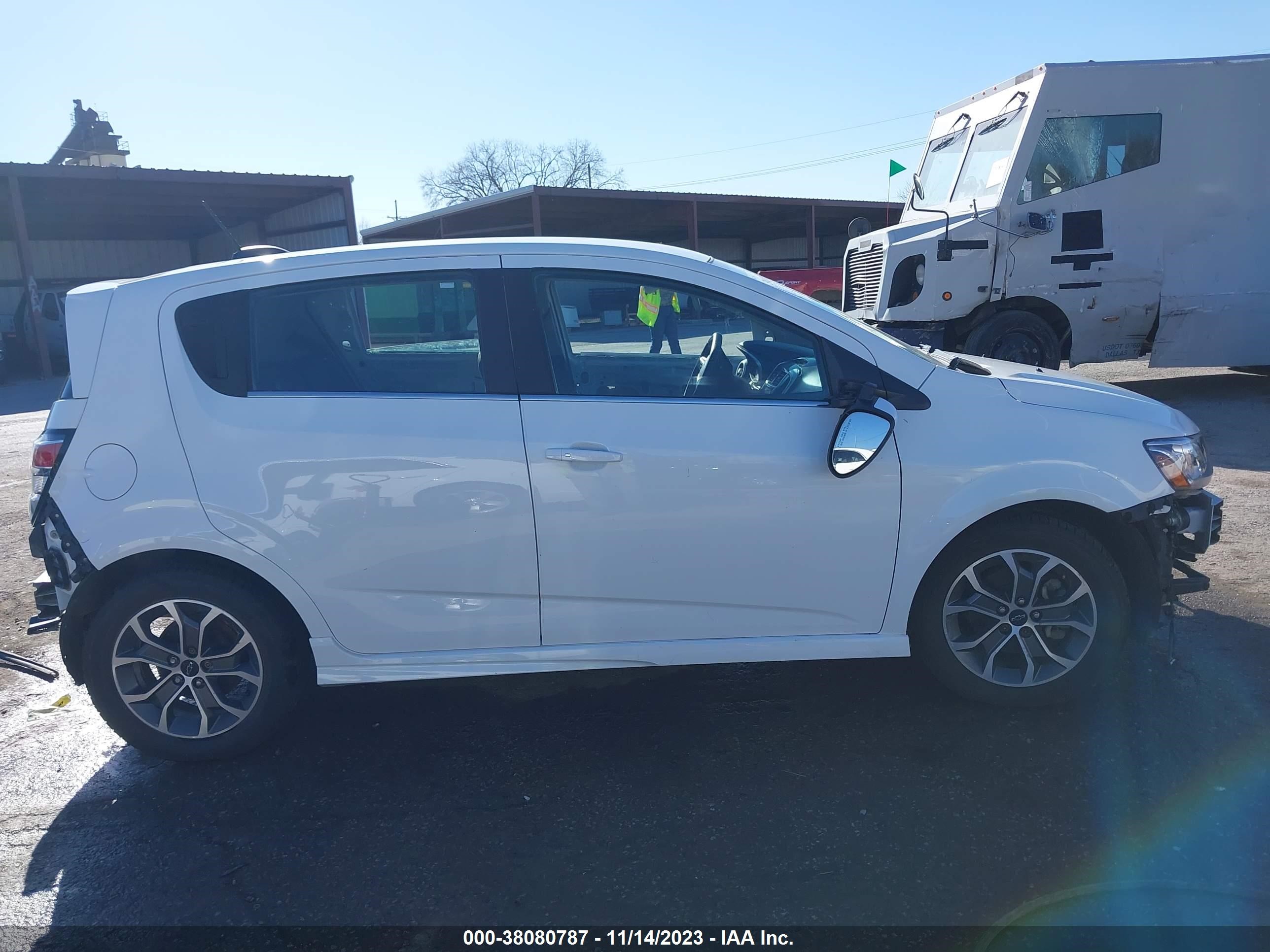 Photo 13 VIN: 1G1JD6SH9J4114192 - CHEVROLET SONIC 