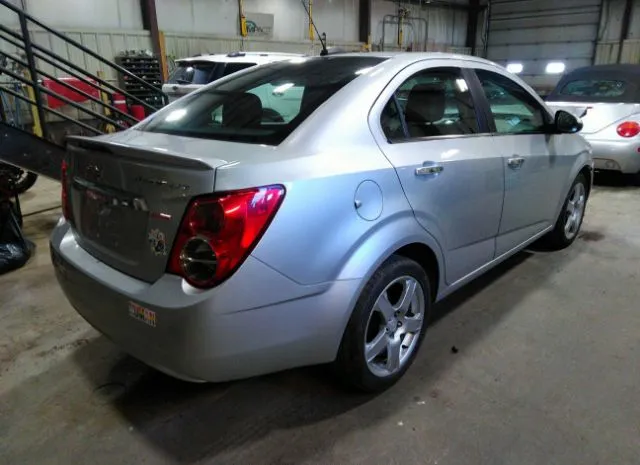 Photo 3 VIN: 1G1JE5SB0F4108906 - CHEVROLET SONIC 