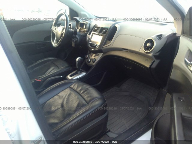 Photo 4 VIN: 1G1JE5SB1E4226106 - CHEVROLET SONIC 