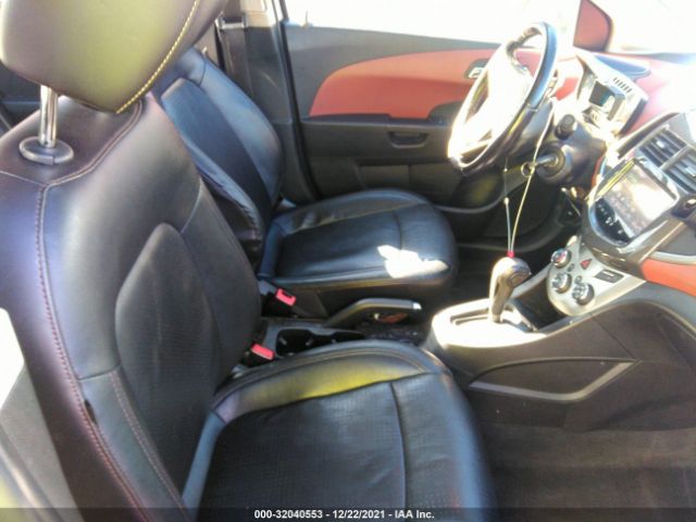 Photo 4 VIN: 1G1JE5SB1F4108431 - CHEVROLET SONIC 