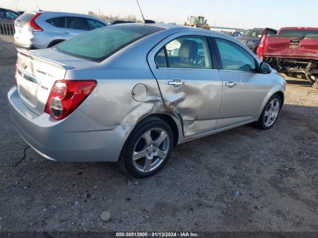 Photo 3 VIN: 1G1JE5SB2F4101567 - CHEVROLET SONIC 