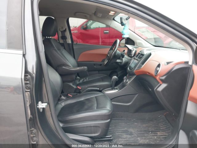 Photo 4 VIN: 1G1JE5SB2F4109216 - CHEVROLET SONIC 