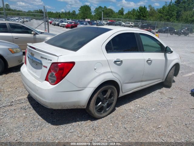 Photo 3 VIN: 1G1JE5SB3F4111427 - CHEVROLET SONIC 