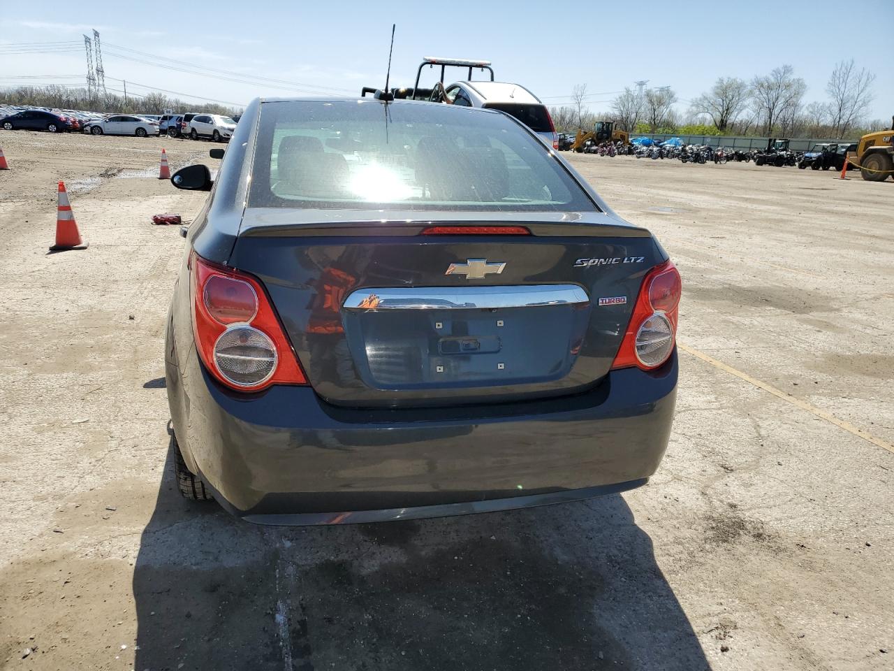 Photo 5 VIN: 1G1JE5SB4G4140078 - CHEVROLET SONIC 