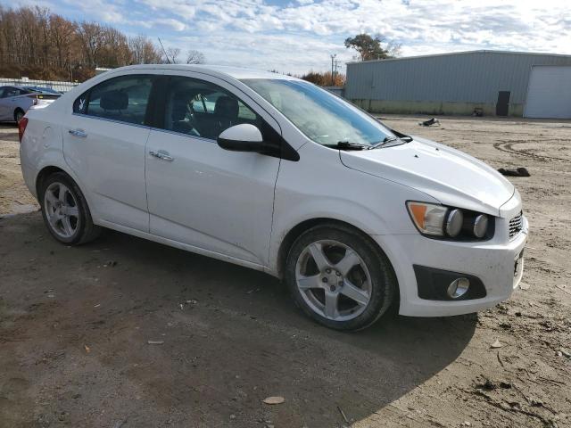 Photo 3 VIN: 1G1JE5SB4G4159049 - CHEVROLET SONIC 